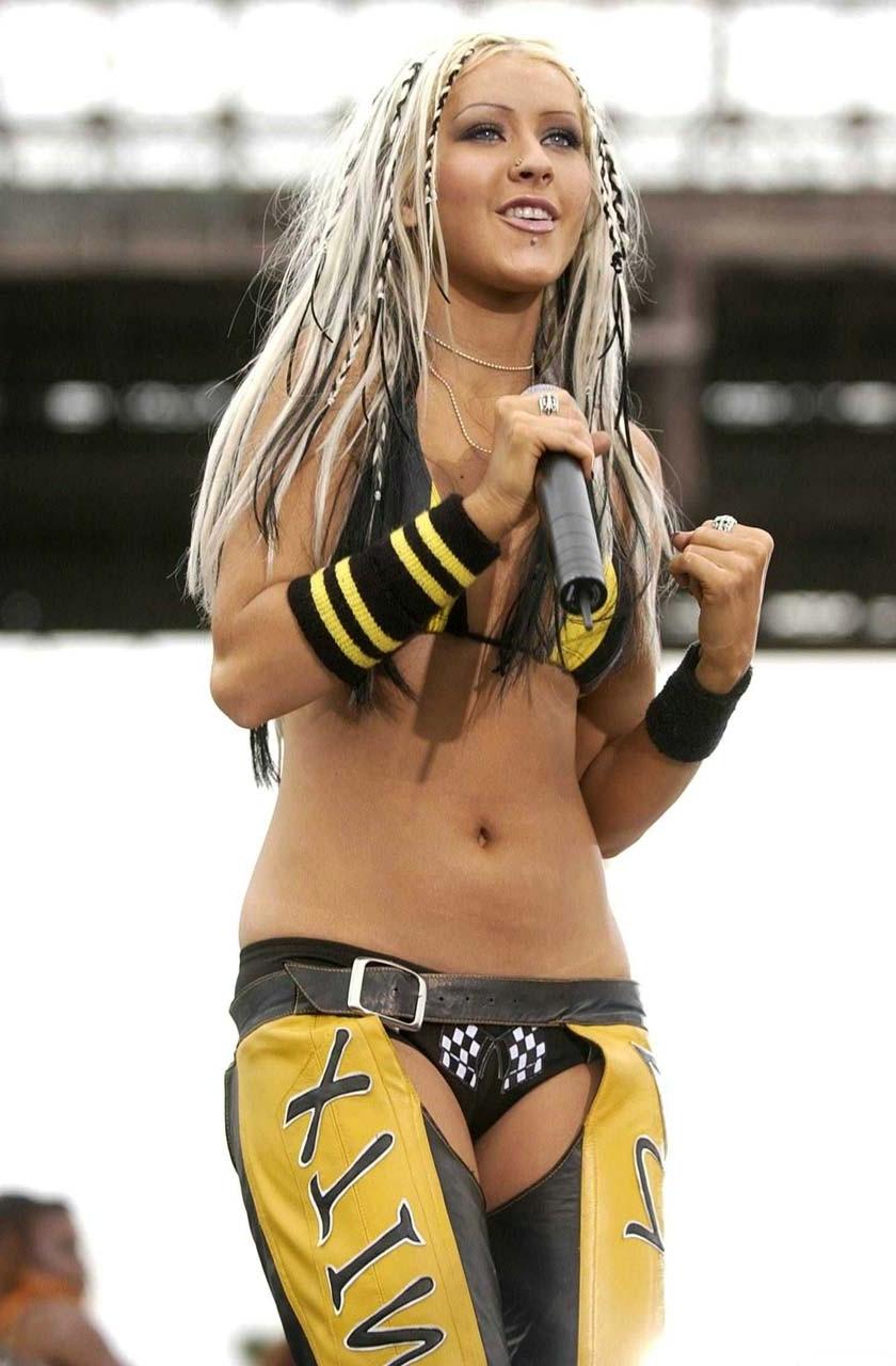 16P Christina Aguilera the legendary photos of her scpectacural ass in thong