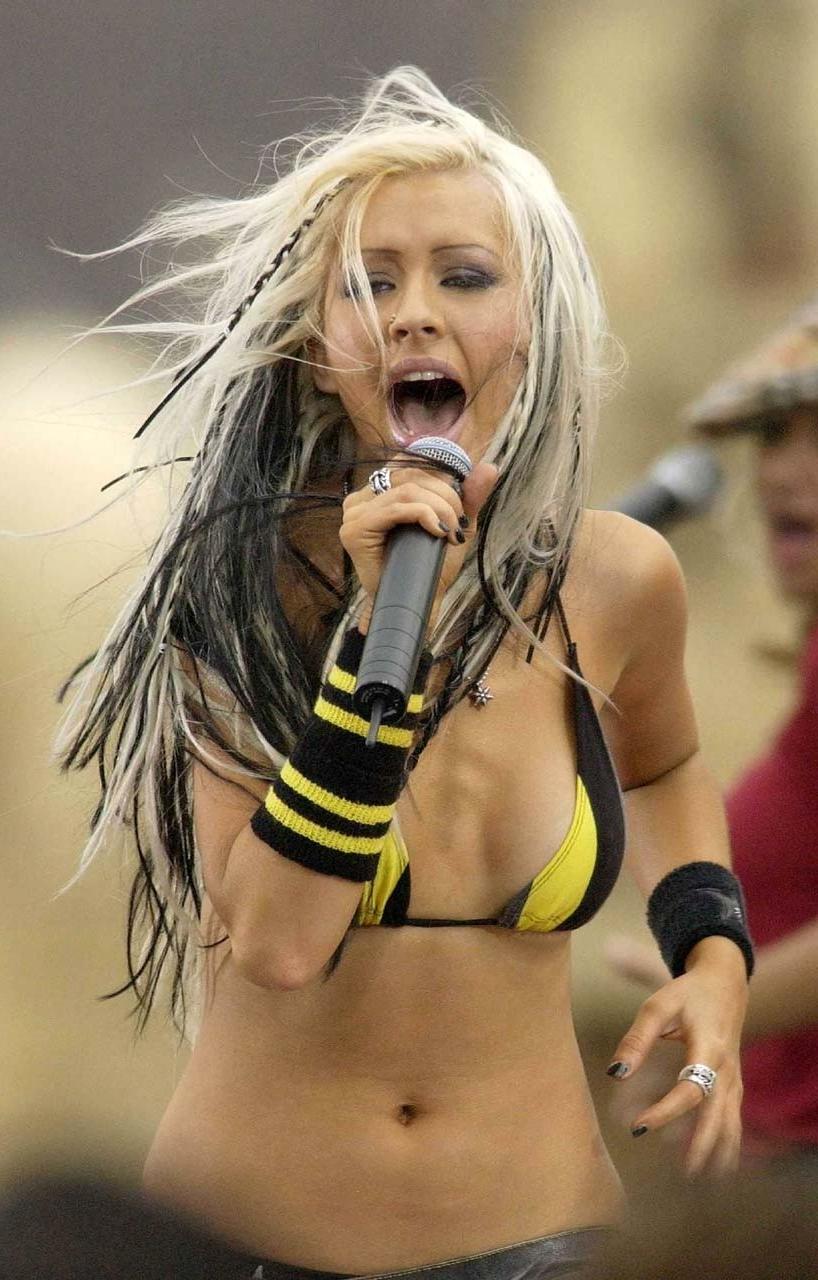 16P Christina Aguilera the legendary photos of her scpectacural ass in thong