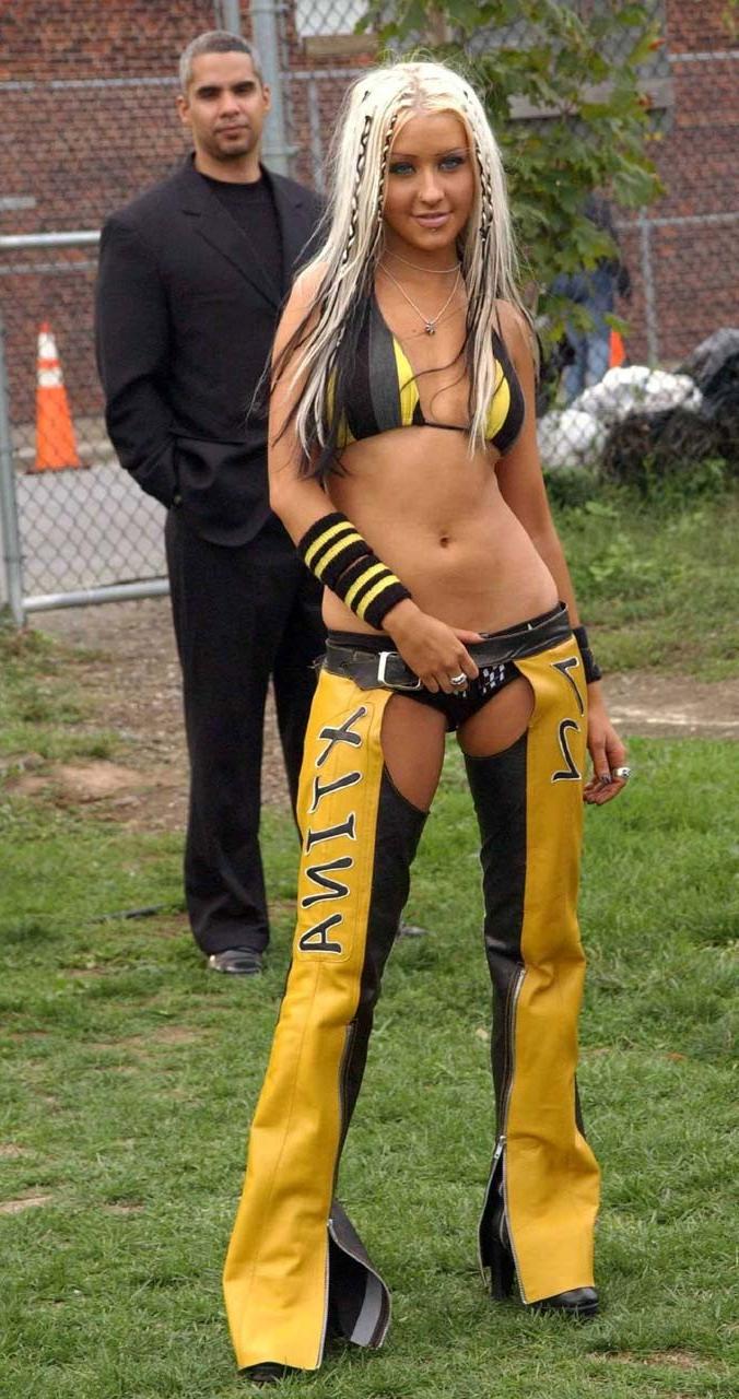 16P Christina Aguilera the legendary photos of her scpectacural ass in thong