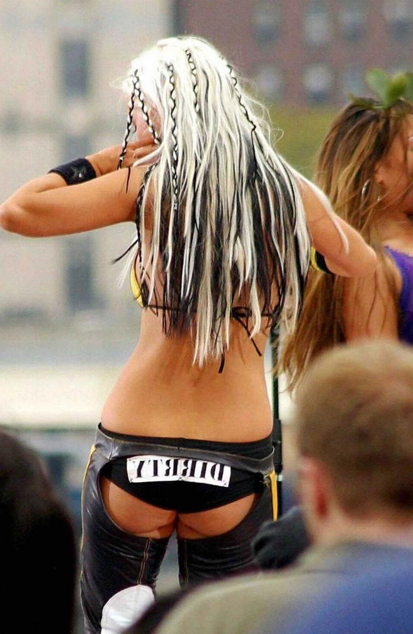 16P Christina Aguilera the legendary photos of her scpectacural ass in thong