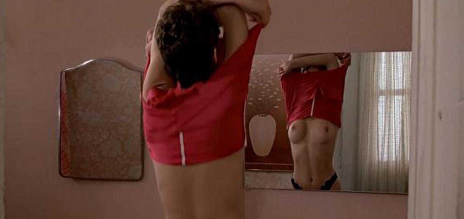 16P Jaime Lee Curtis nice topless in front of a mirror