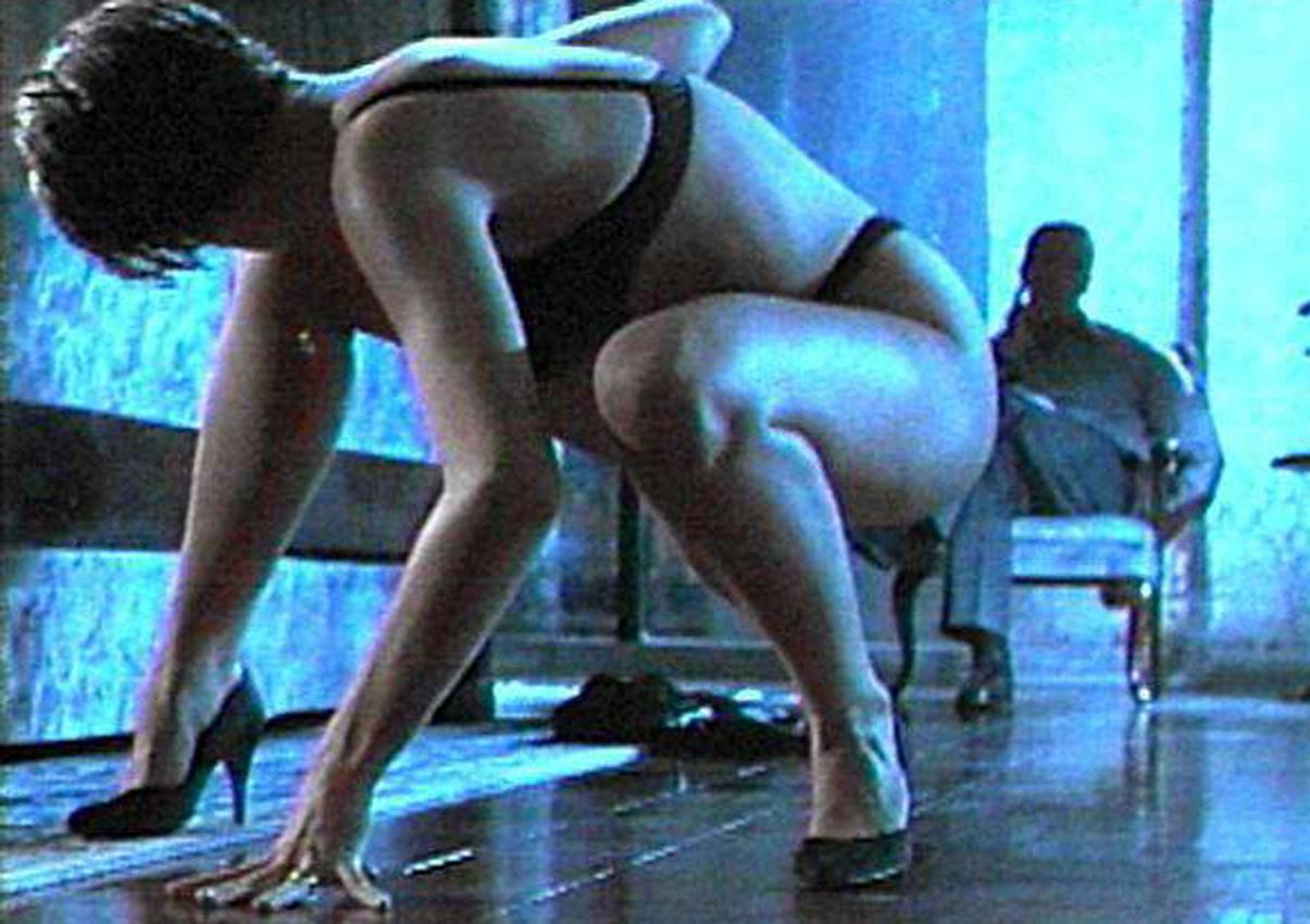 16P Jaime Lee Curtis nice topless in front of a mirror