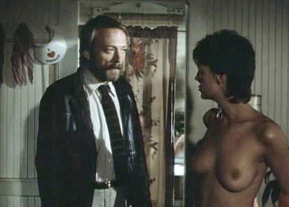 16P Jaime Lee Curtis nice topless in front of a mirror
