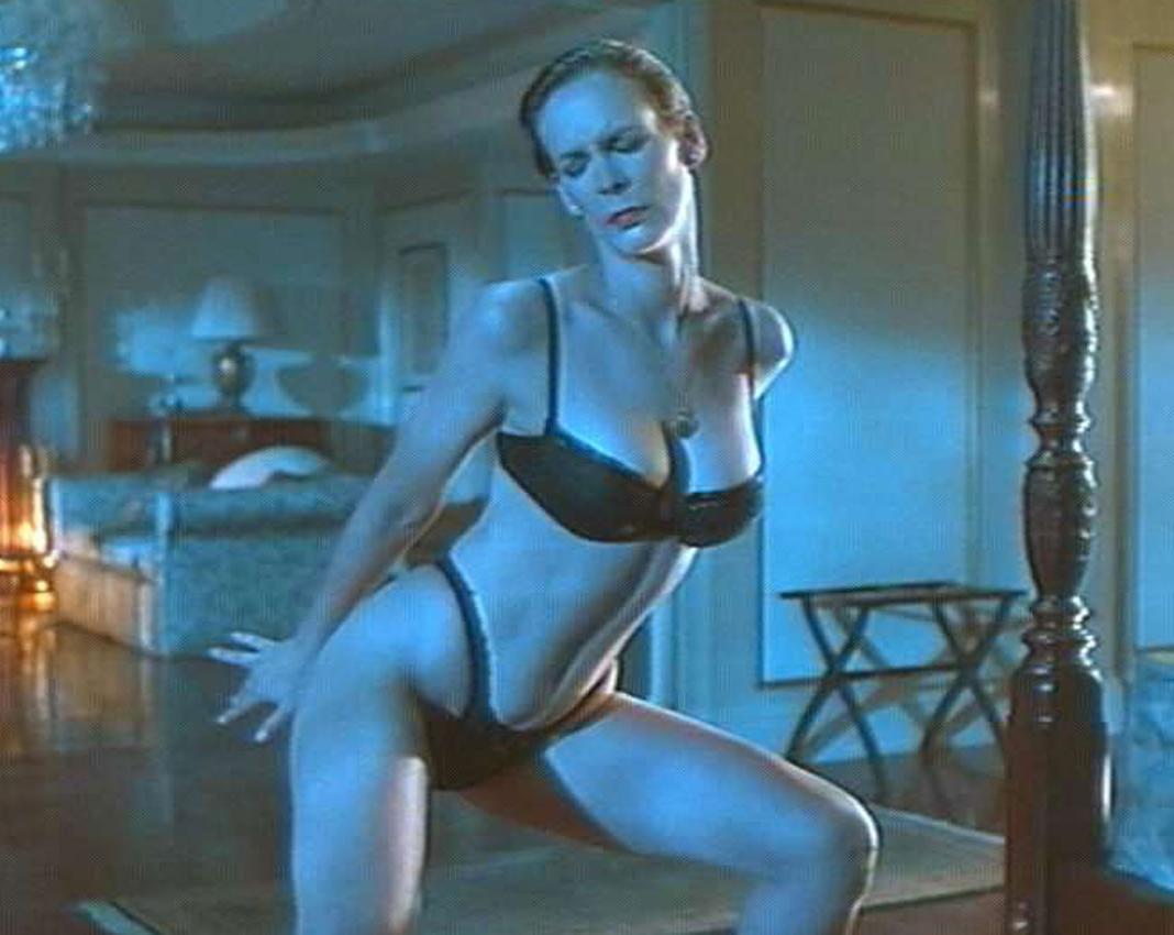 16P Jaime Lee Curtis nice topless in front of a mirror
