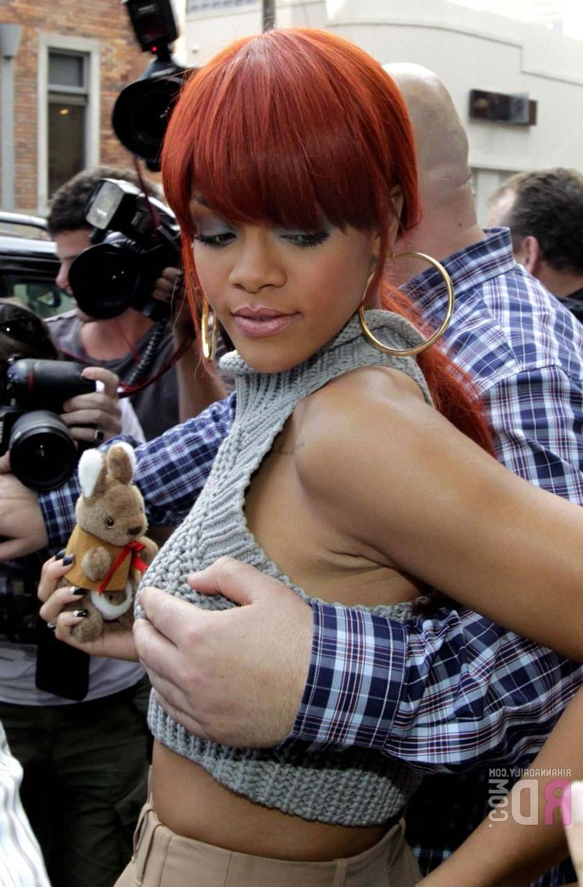 16P Rihanna exposing fucking sexy body and hot ass in thong on private photos