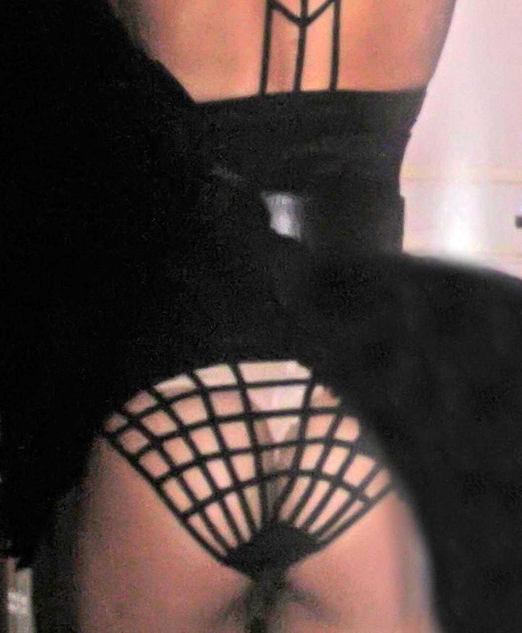 16P Rihanna exposing fucking sexy body and hot ass in thong on private photos