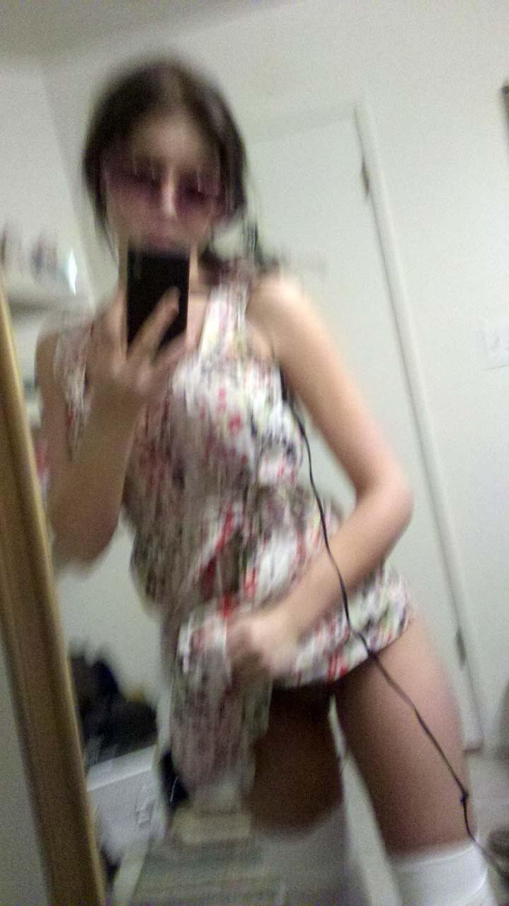 16P Renee Olstead exposing her pussy and her big boobs in new private leaked photos