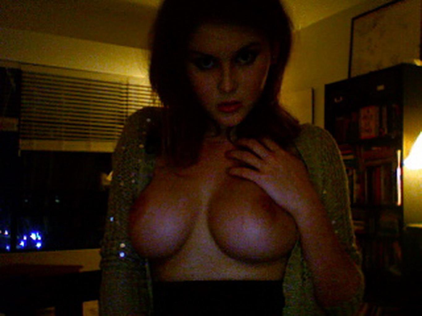 16P Renee Olstead nude  dildoing her tight pussy on the leaked private photos