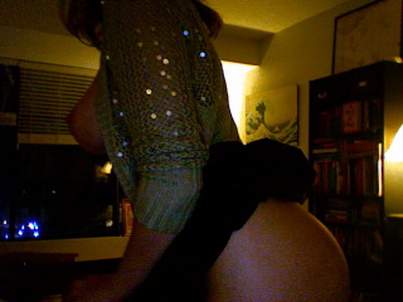 16P Renee Olstead nude  dildoing her tight pussy on the leaked private photos