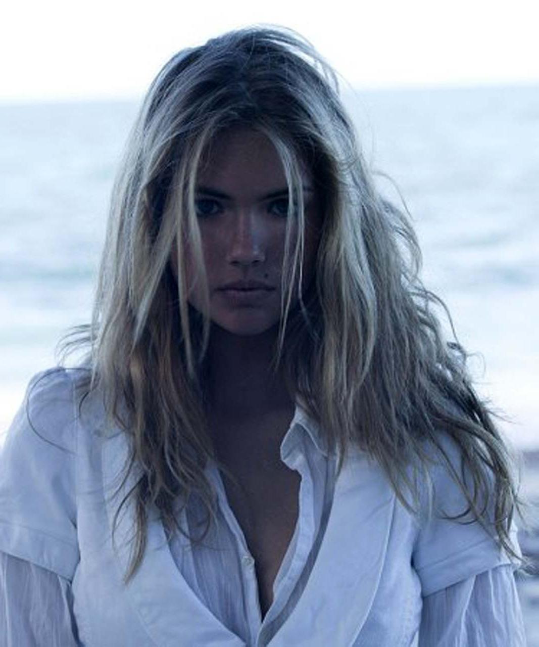 16P Kate Upton posing in lingerie and showing huge boobs on private photos