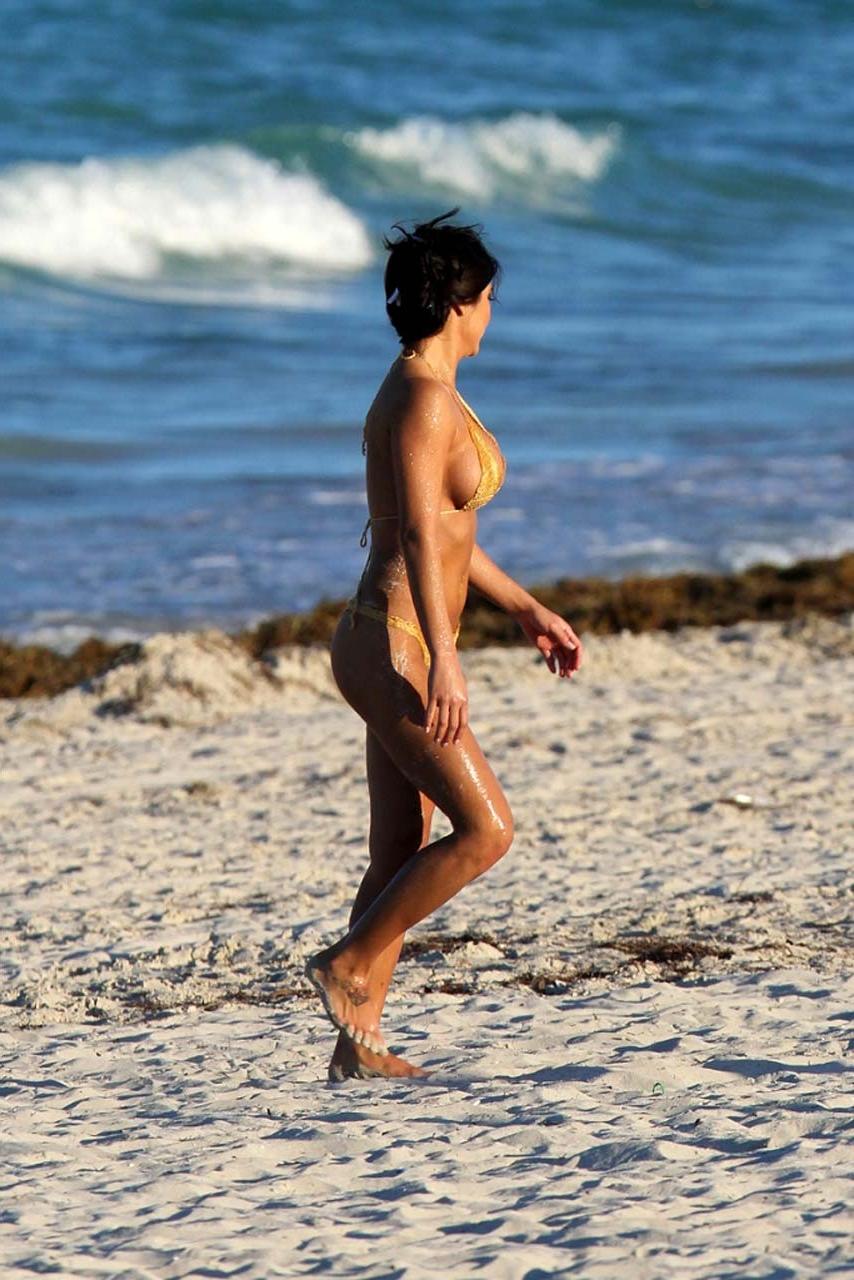 9P Arianny Celeste showing her nice ass in thong bikini on beach paparazzi pictures
