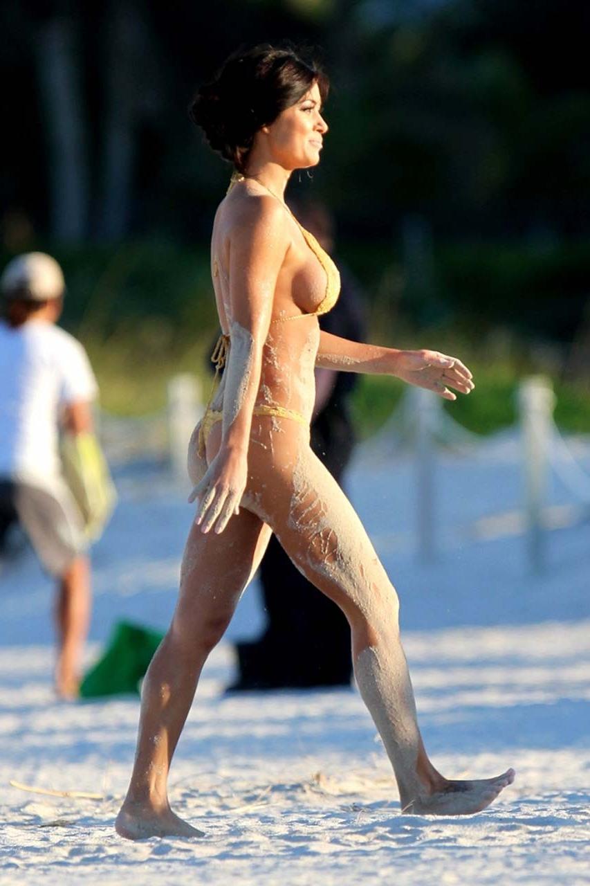 16P Arianny Celeste exposing sexy body and hot ass in thong on beach