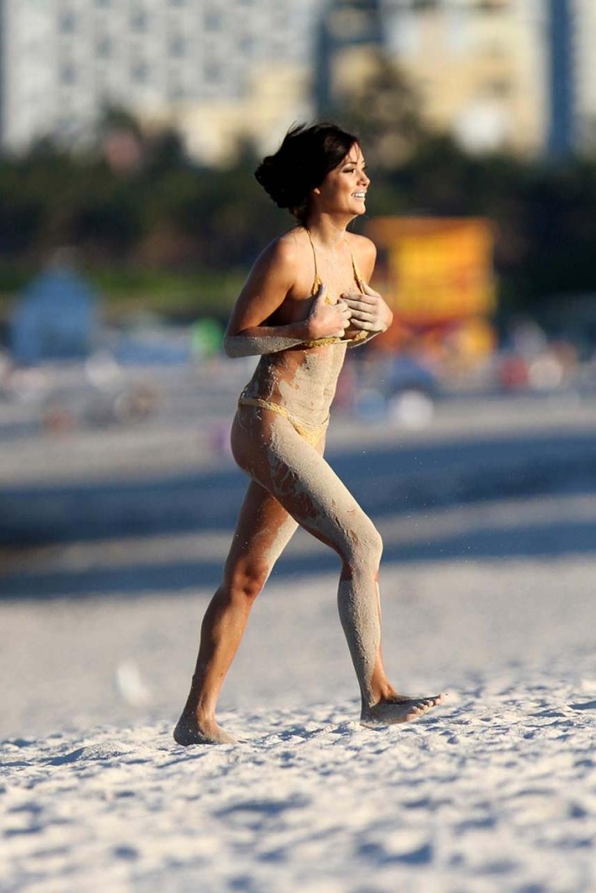 16P Arianny Celeste exposing sexy body and hot ass in thong on beach