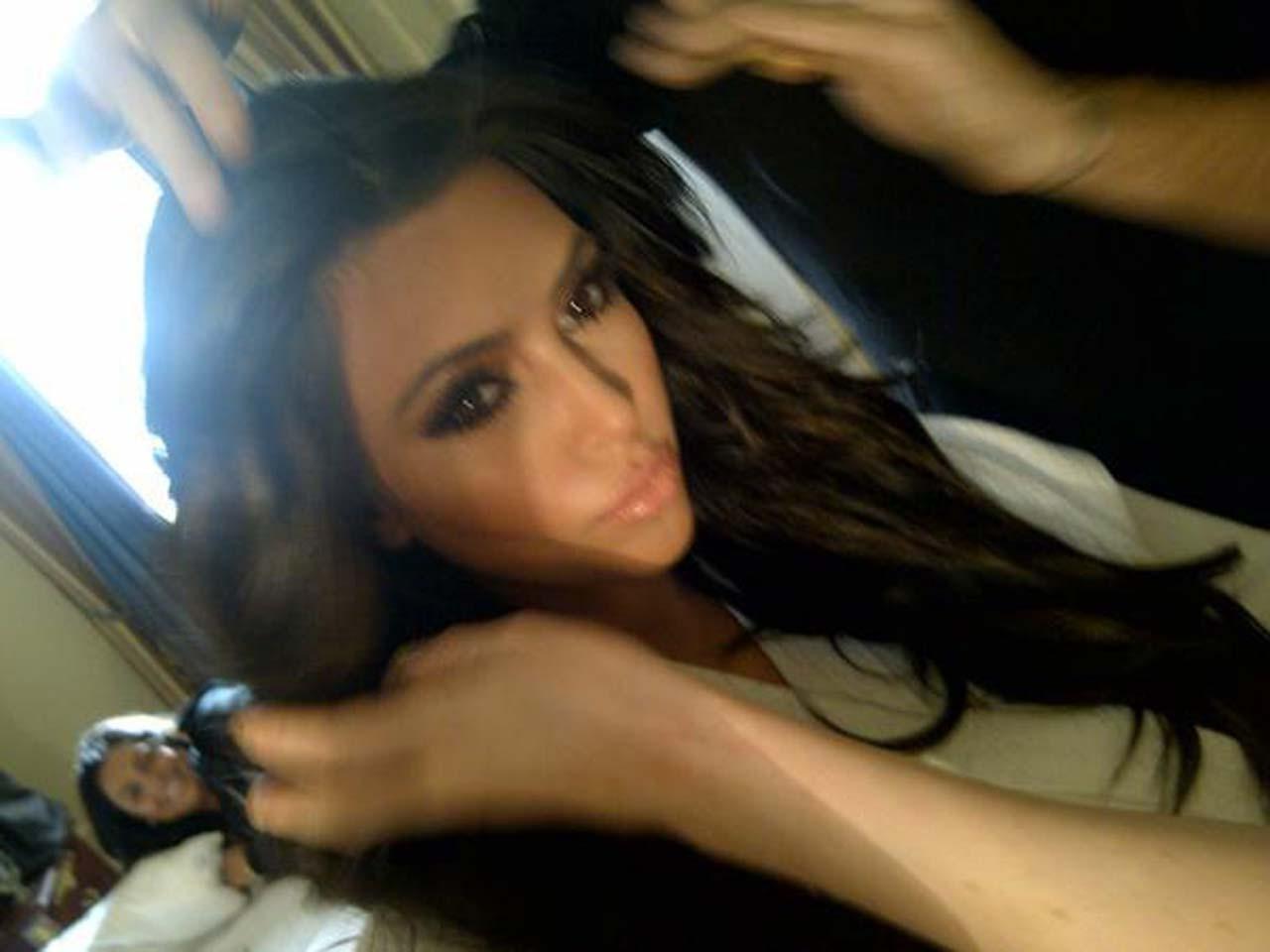 16P Kim Kardashian looking very hot and sexy on private photos