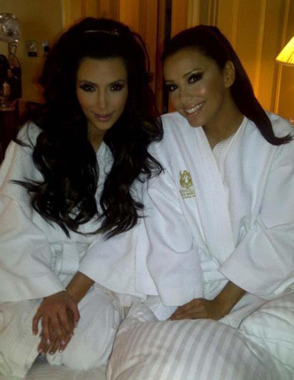 16P Kim Kardashian looking very hot and sexy on private photos