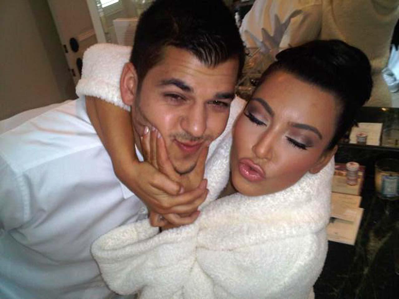 16P Kim Kardashian looking very hot and sexy on private photos