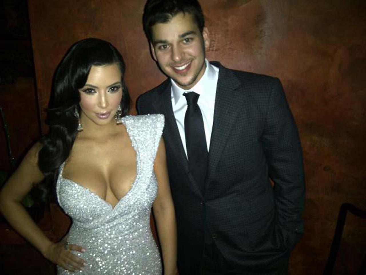 16P Kim Kardashian looking very hot and sexy on private photos