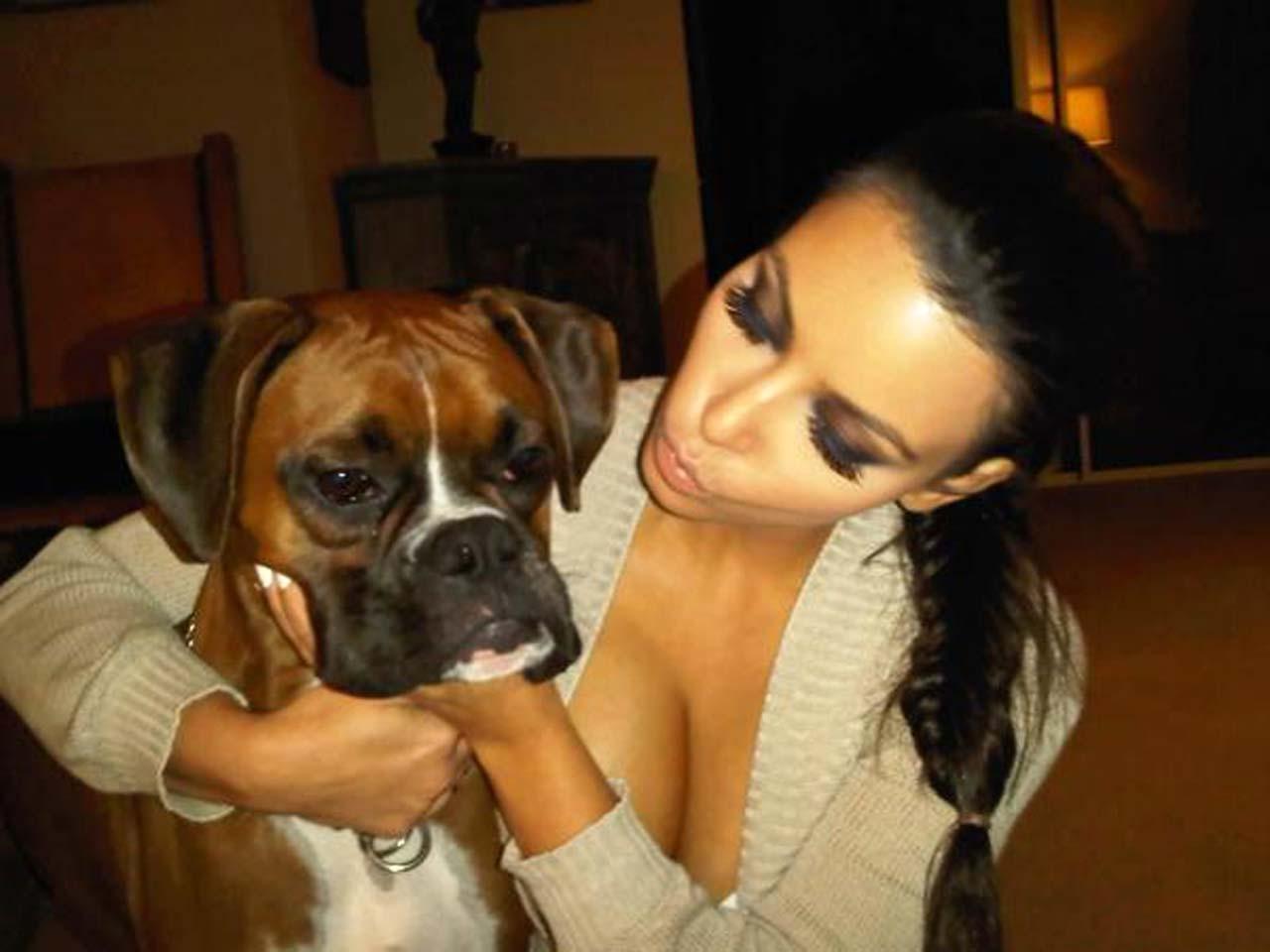 16P Kim Kardashian looking very hot and sexy on private photos