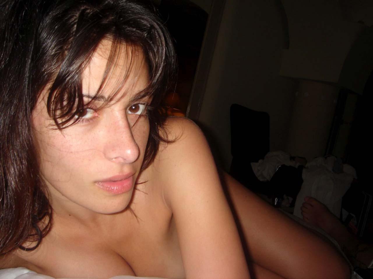 16P Sarah Shahi exposing her sexy nude body and hot ass on private photos
