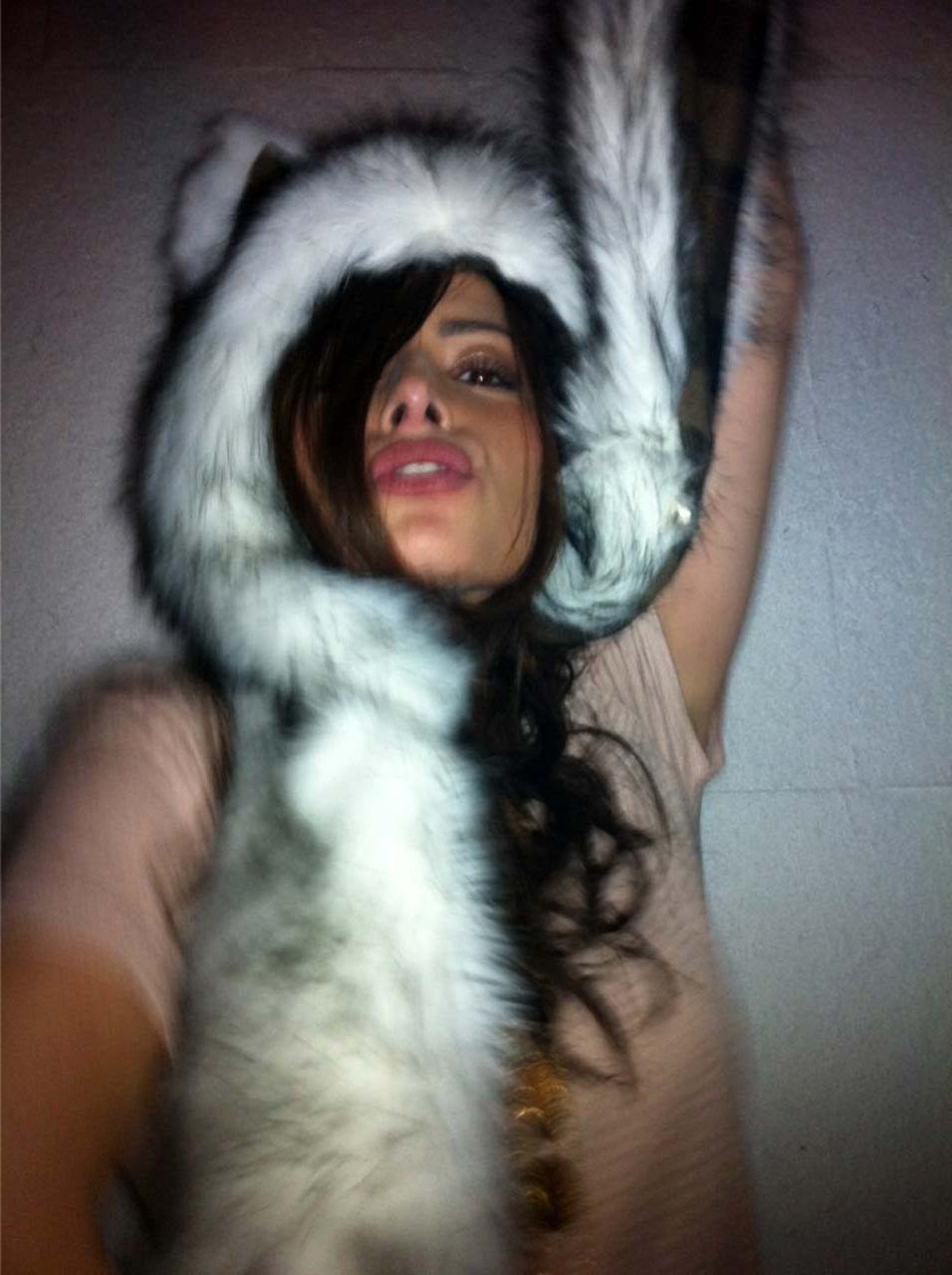 16P Sarah Shahi exposing her sexy nude body and hot ass on private photos
