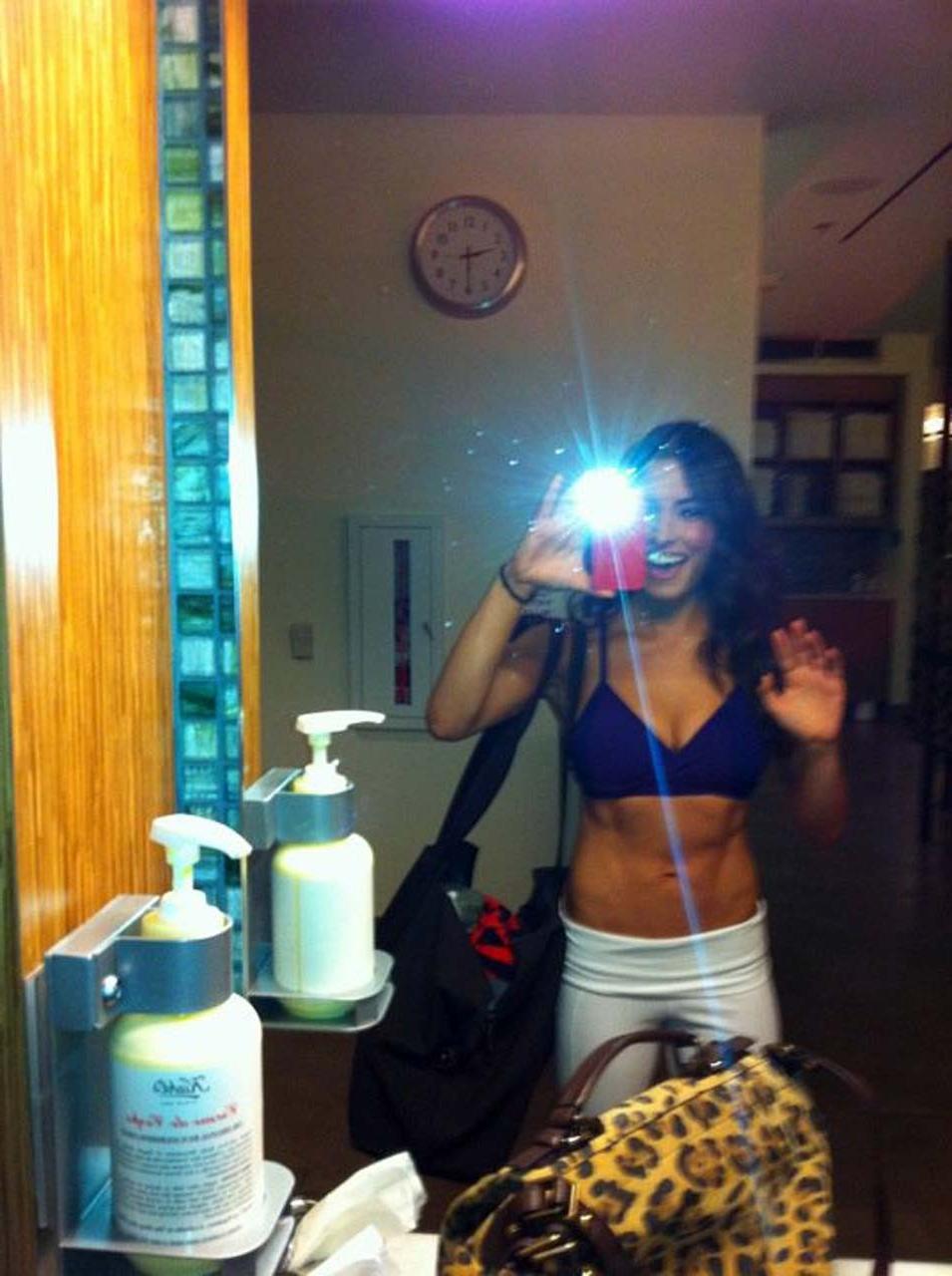 16P Sarah Shahi exposing her sexy nude body and hot ass on private photos