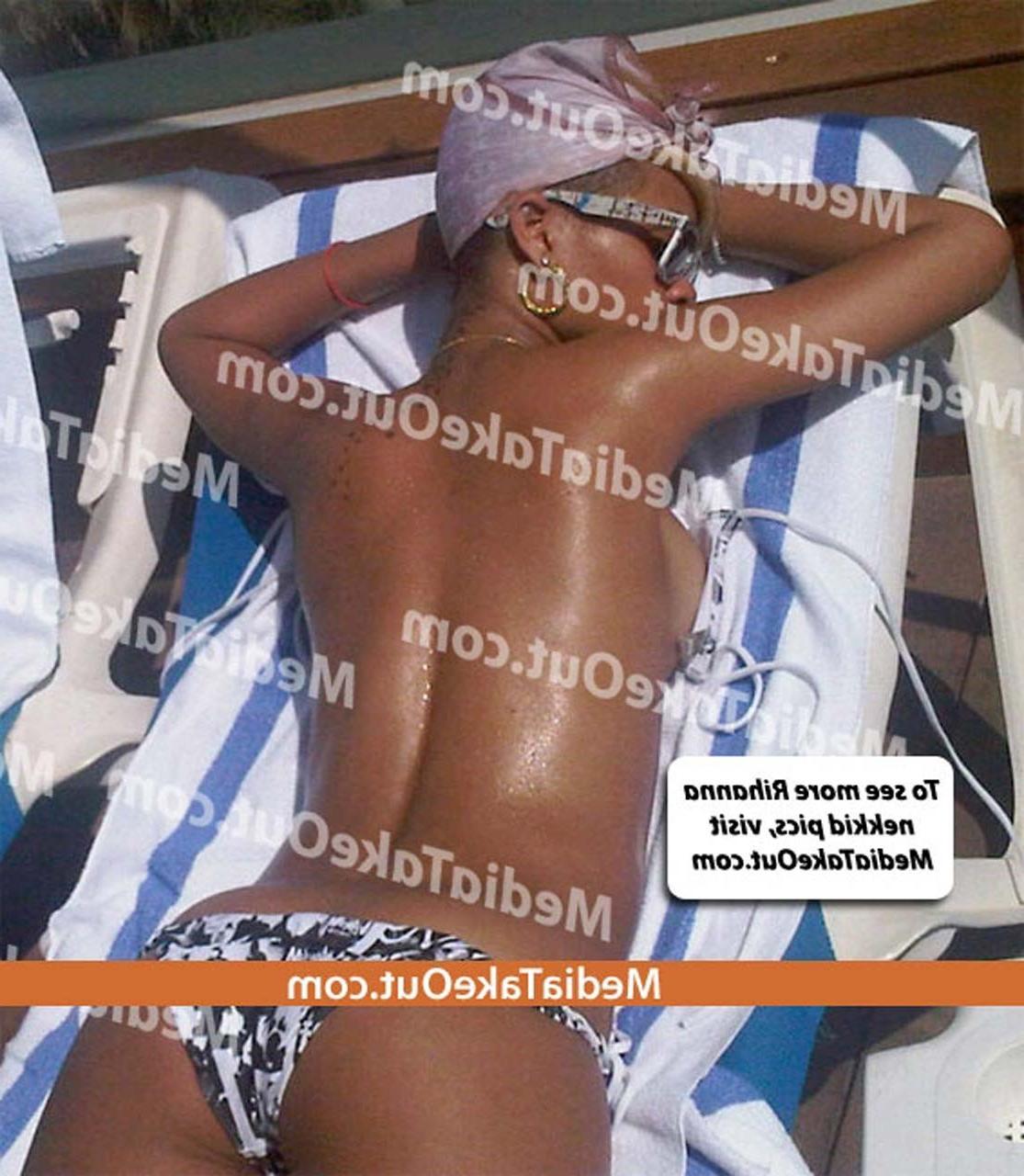 10P Rihanna posing topless and ass in thong in new private leaked pictures and side 