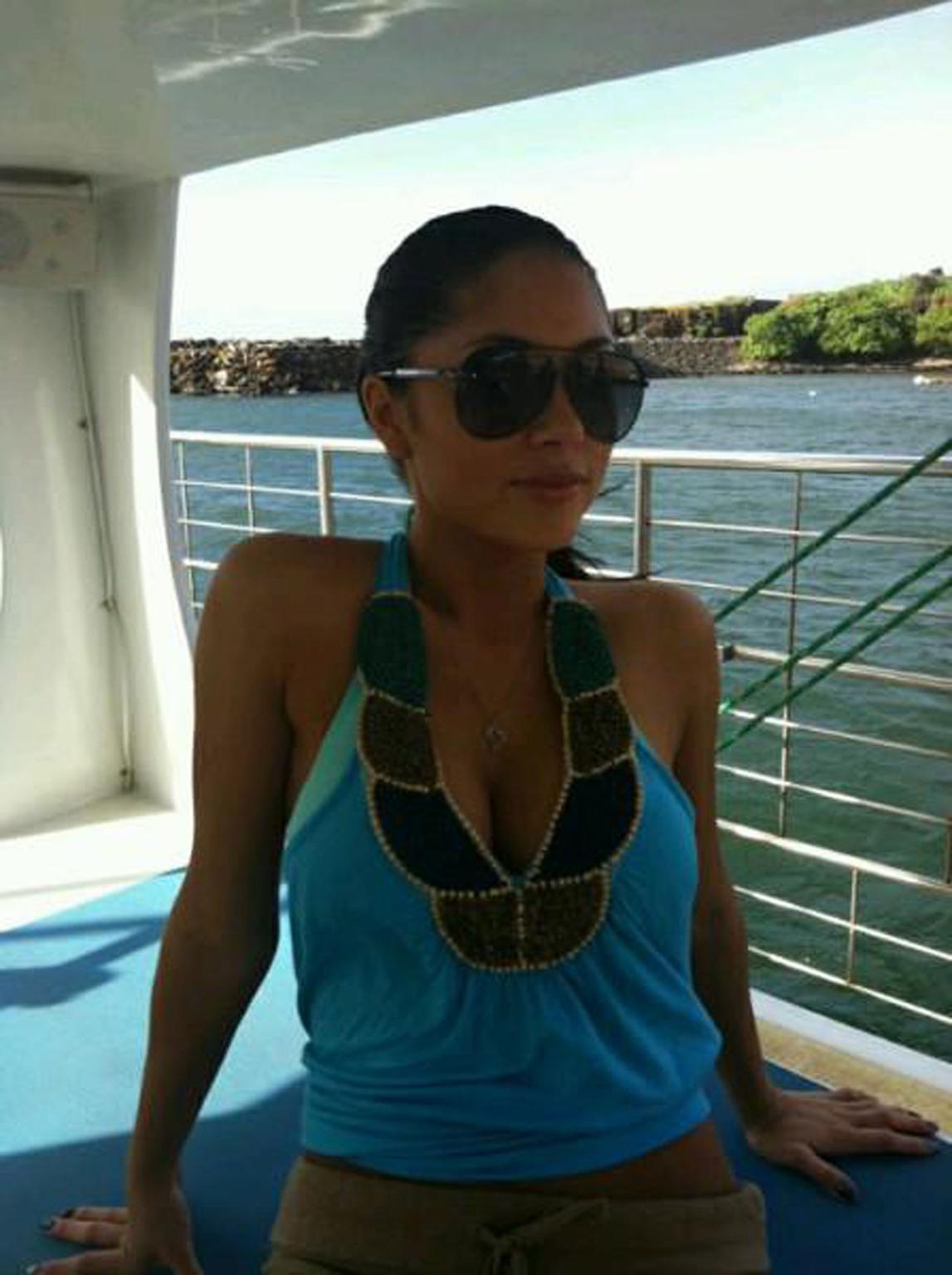 16P Arianny Celeste looking very sexy and hot on her private photos