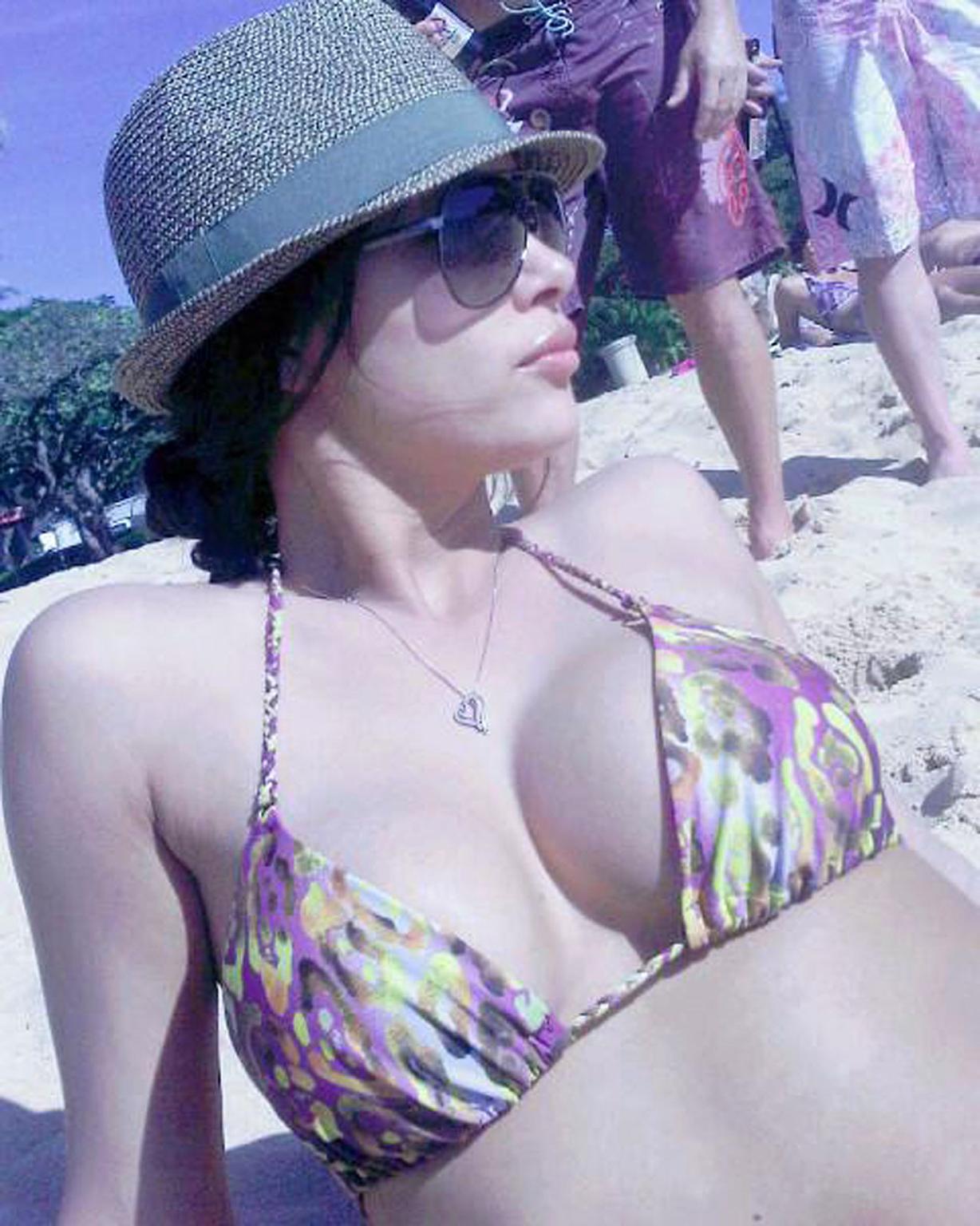 16P Arianny Celeste looking very sexy and hot on her private photos