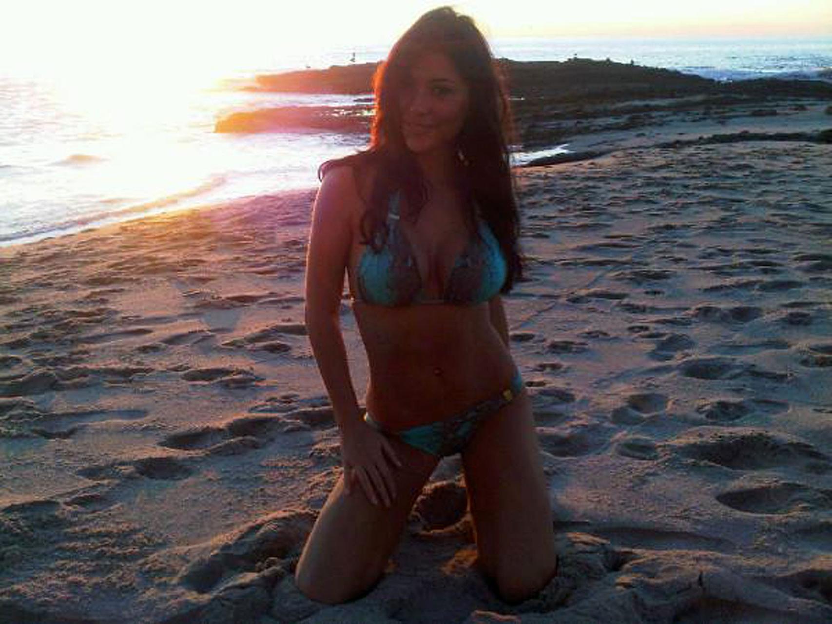 16P Arianny Celeste looking very sexy and hot on her private photos