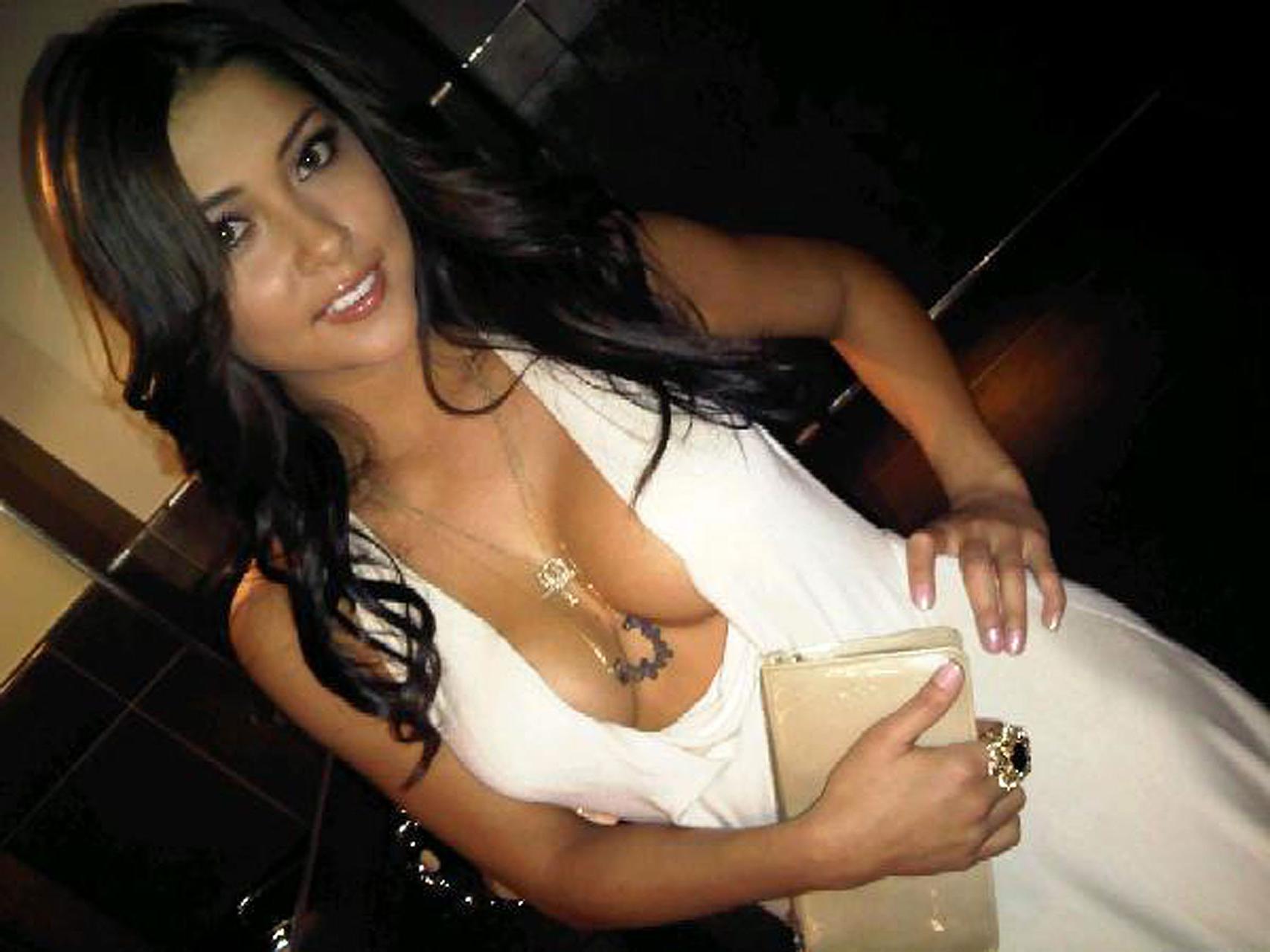 16P Arianny Celeste looking very sexy and hot on her private photos