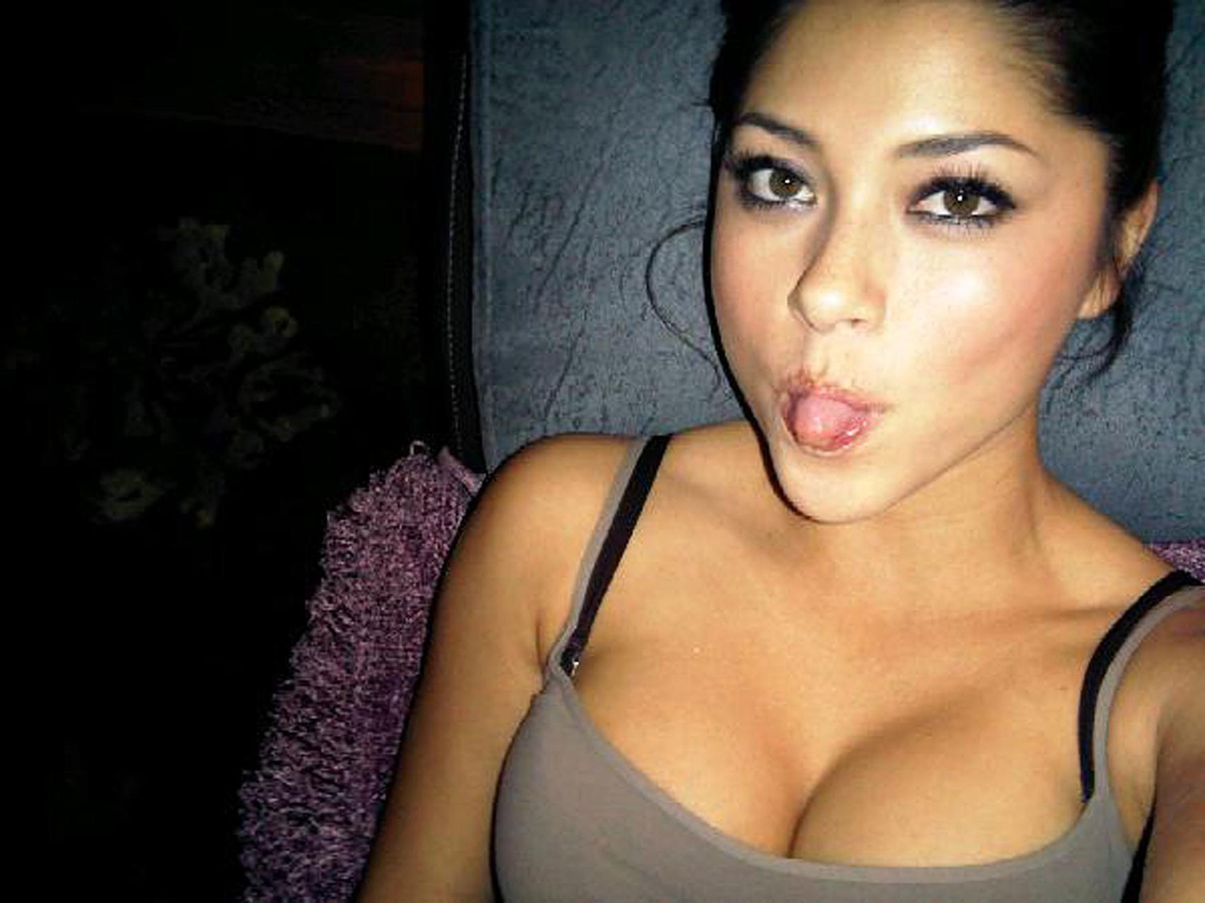 16P Arianny Celeste exposing her sexy body and huge boobs on private photos