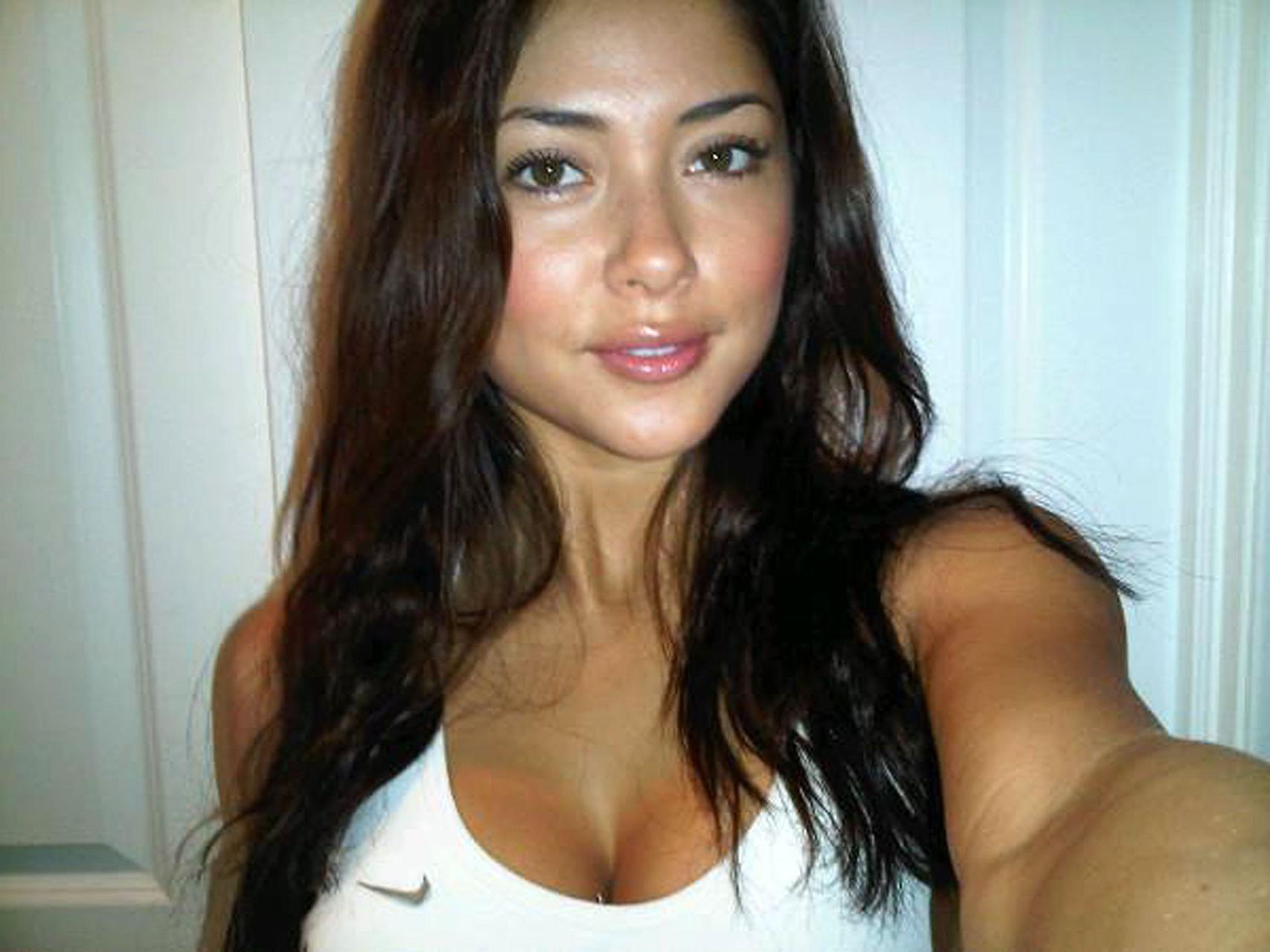 16P Arianny Celeste exposing her sexy body and huge boobs on private photos