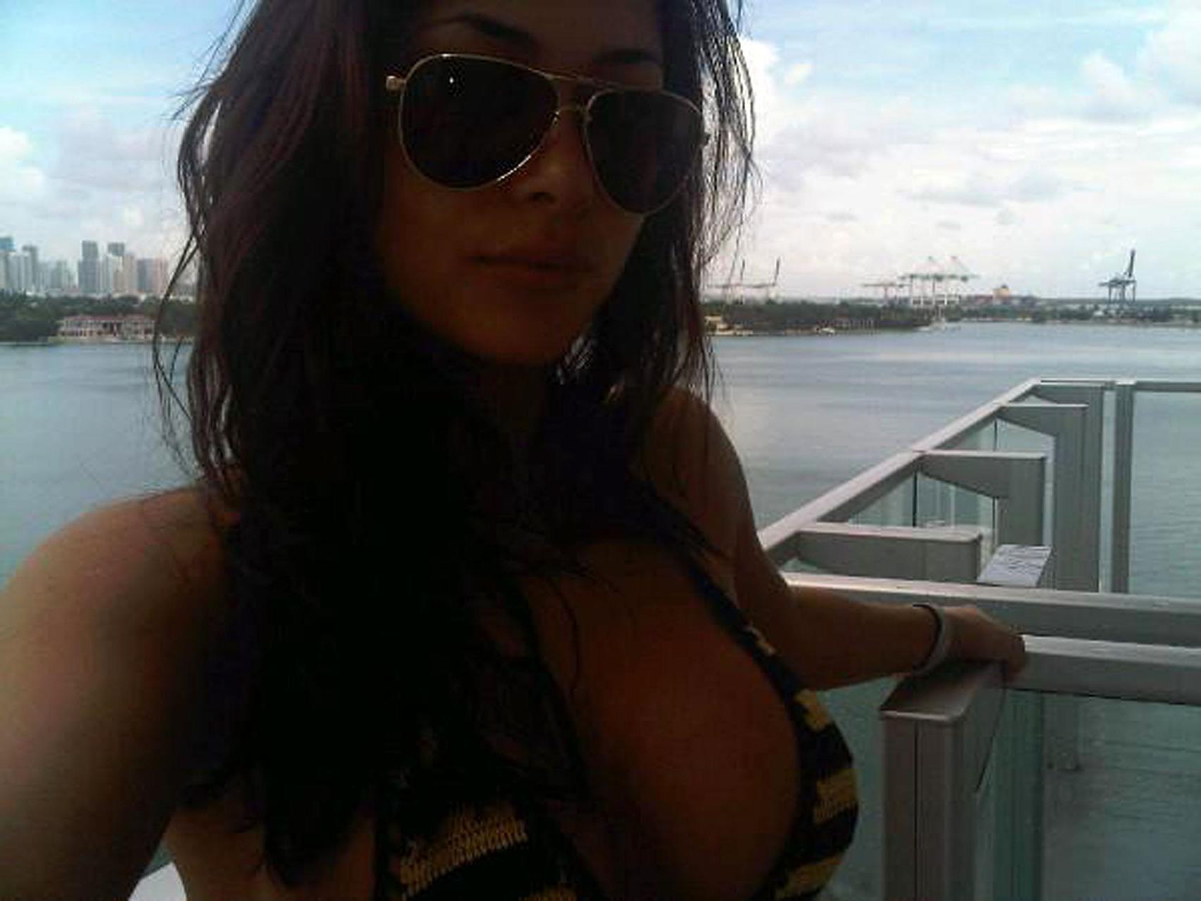 16P Arianny Celeste exposing her sexy body and huge boobs on private photos