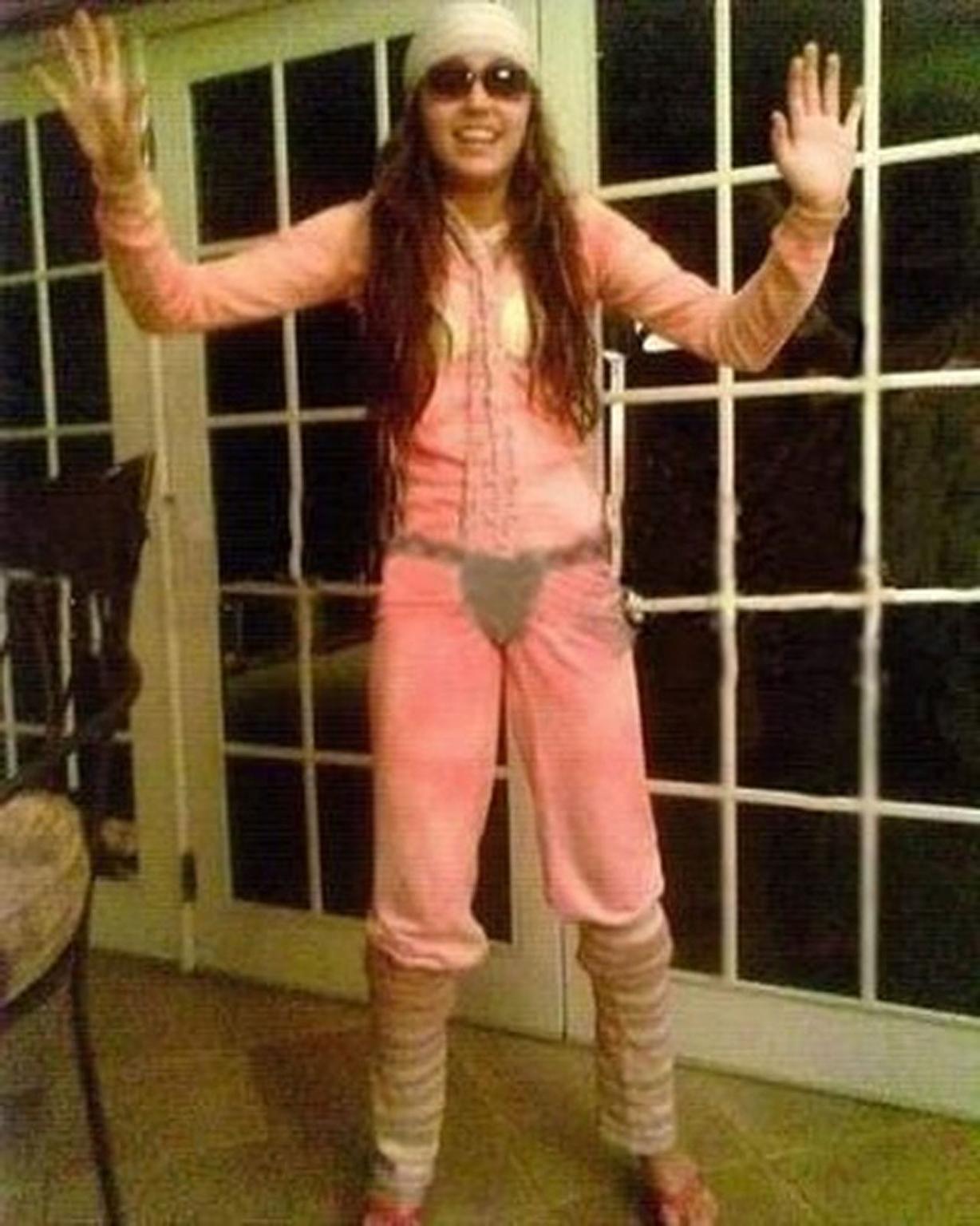 16P Miley Cyrus looking fucking hot and sexy on her private photos
