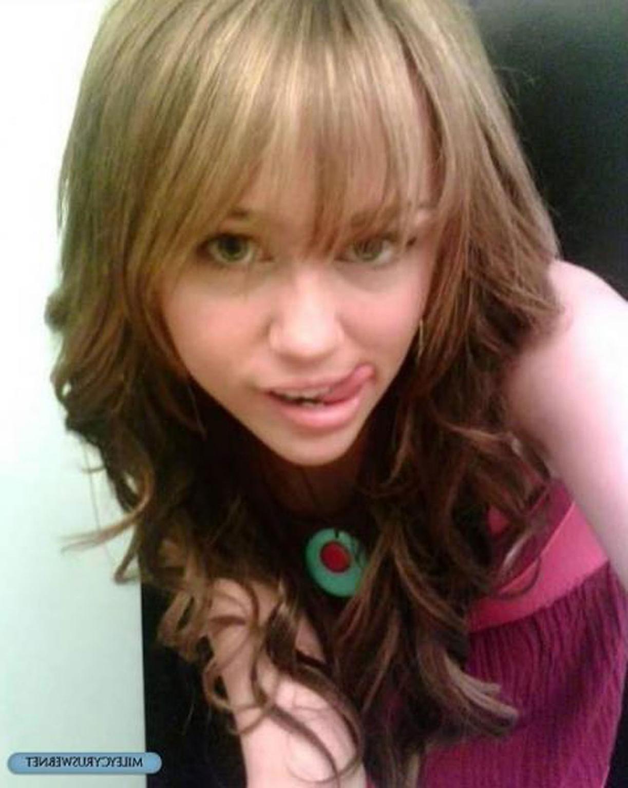 16P Miley Cyrus looking fucking hot and sexy on her private photos