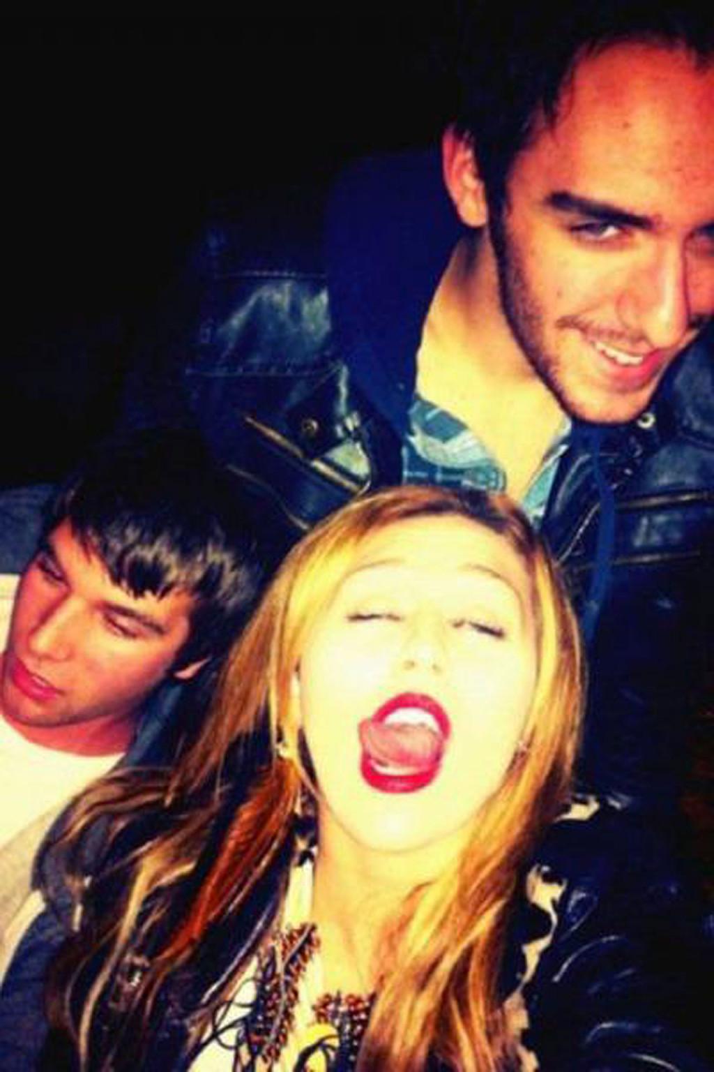 16P Miley Cyrus looking very sexy and hot in her new private photos