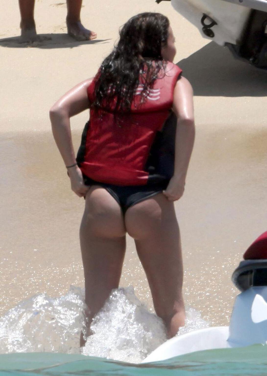 16P Demi Lovato looking very sexy in her new lesbian private photos