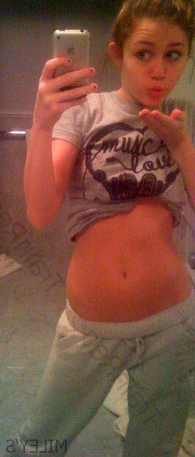 16P Miley Cyrus exposing sexy nude body on her stolen private photos
