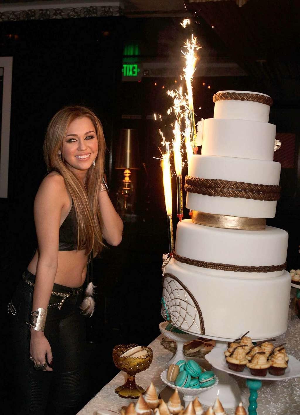 10P Miley Cyrus celebrate 18th birthday and flashing her panties upskirt and side bo