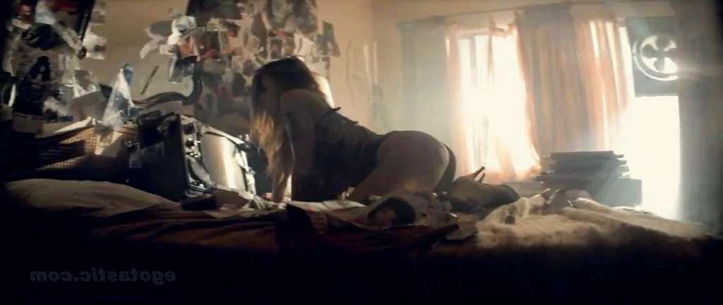 10P Stacy Fergie Ferguson exposing her great ass in thong in video spot