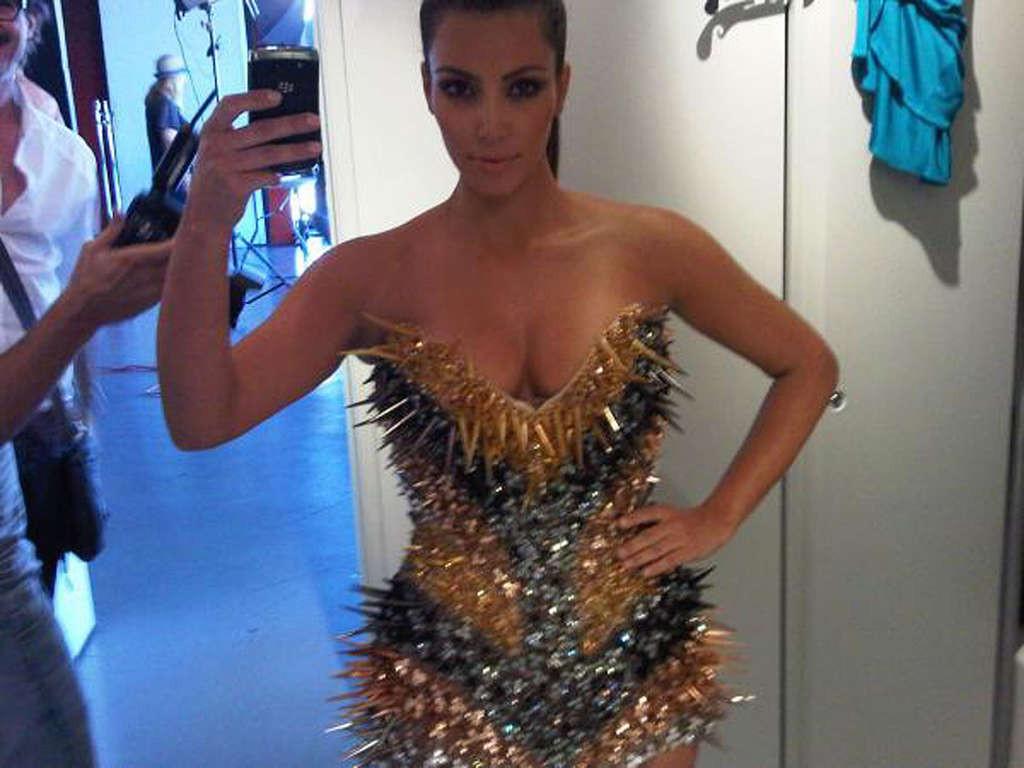 16P Kim Kardashian looking very sexy on yet unseen private photos