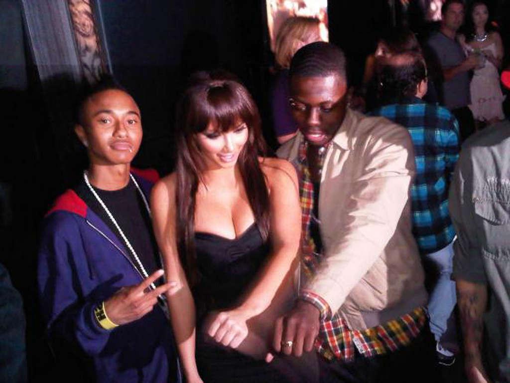 16P Kim Kardashian looking very sexy on yet unseen private photos