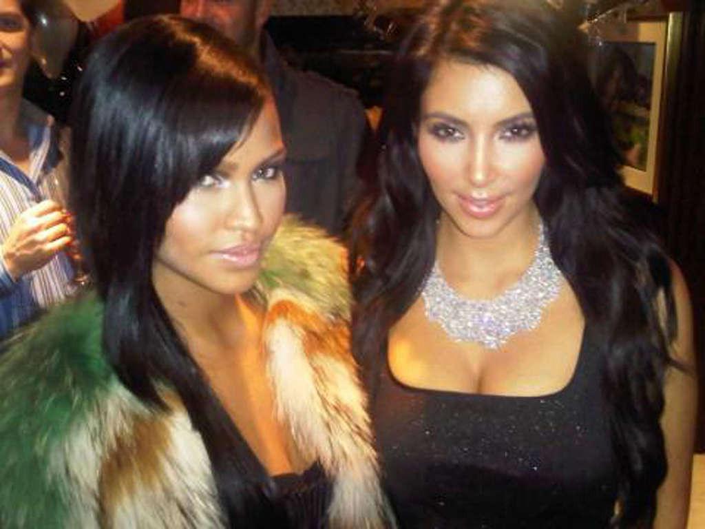 16P Kim Kardashian looking very sexy on yet unseen private photos