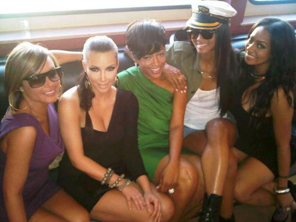 16P Kim Kardashian looking very sexy on yet unseen private photos