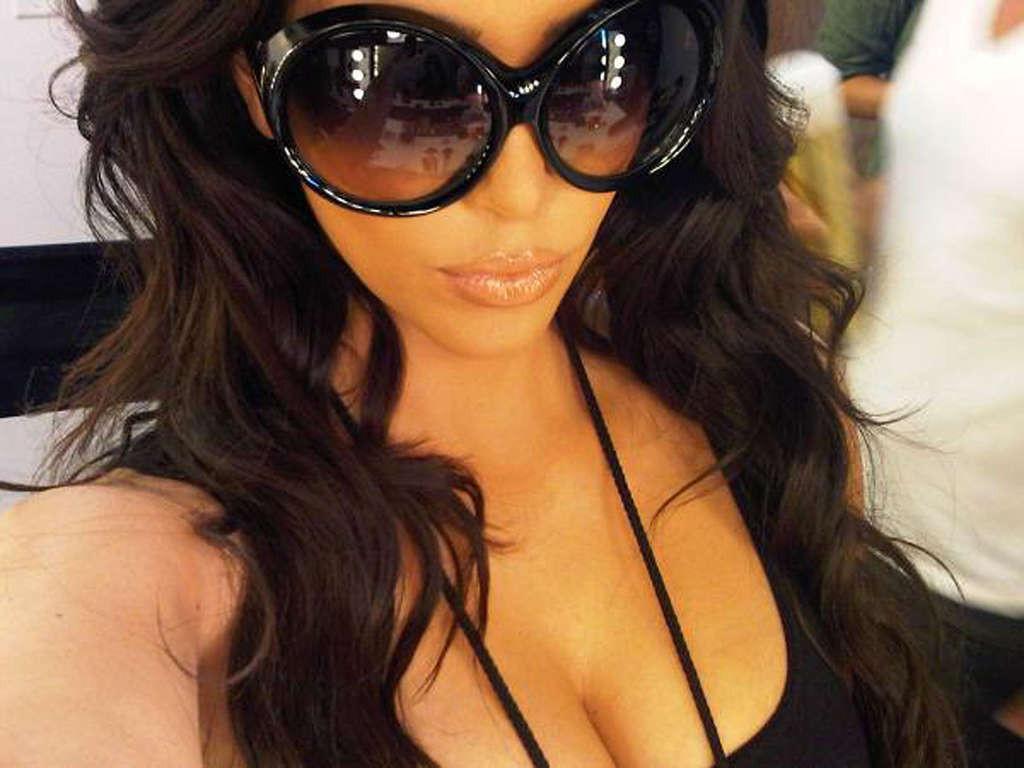16P Kim Kardashian looking very sexy on yet unseen private photos