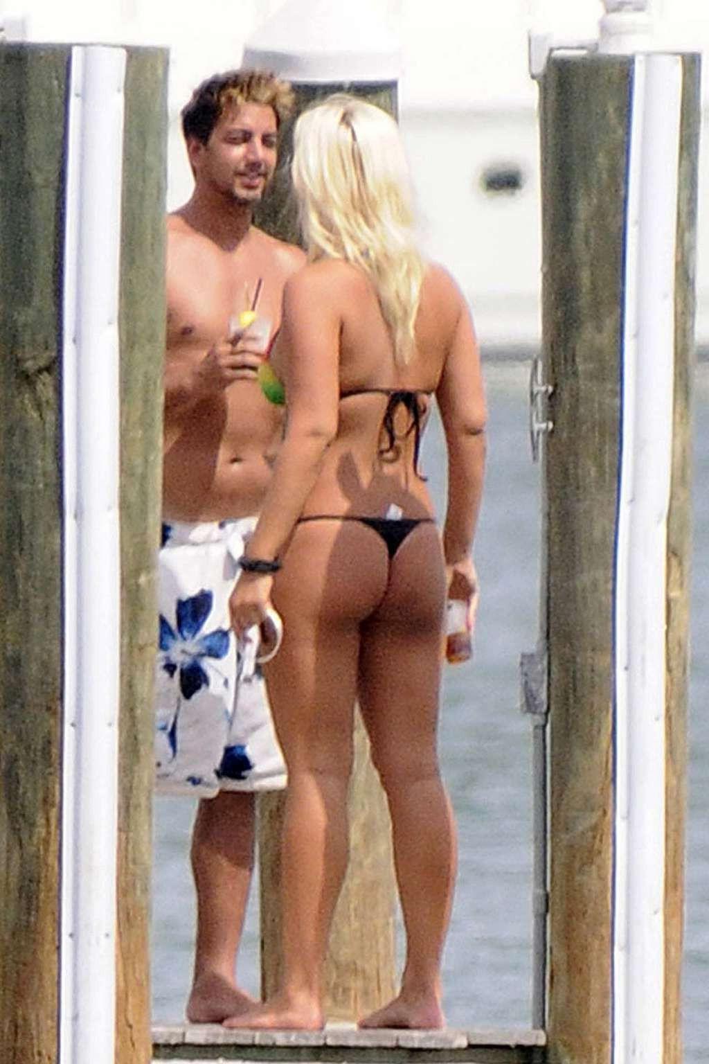 10P Brooke Hogan looking very hot and sexy in bikini and thong paparazzi shoots