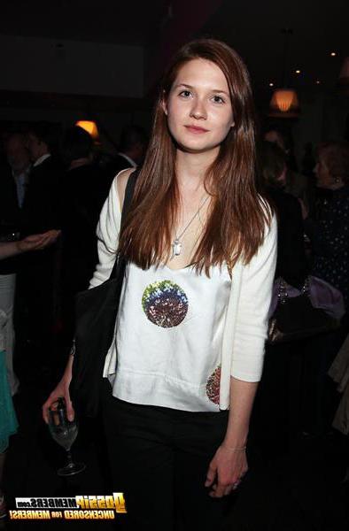 15P Bonnie Wright posing sexy and slutty in glamorous and paparazzi photos