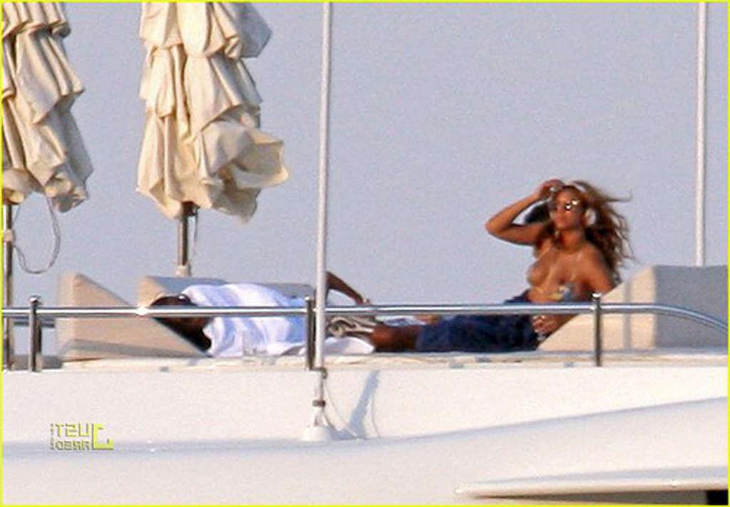 16P Beyonce Knowles exposing her fucking sexy body and hot ass in thong