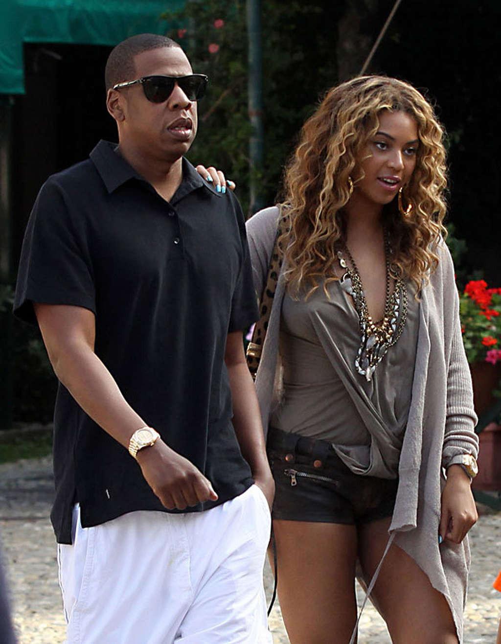 16P Beyonce Knowles exposing her fucking sexy body and hot ass in thong