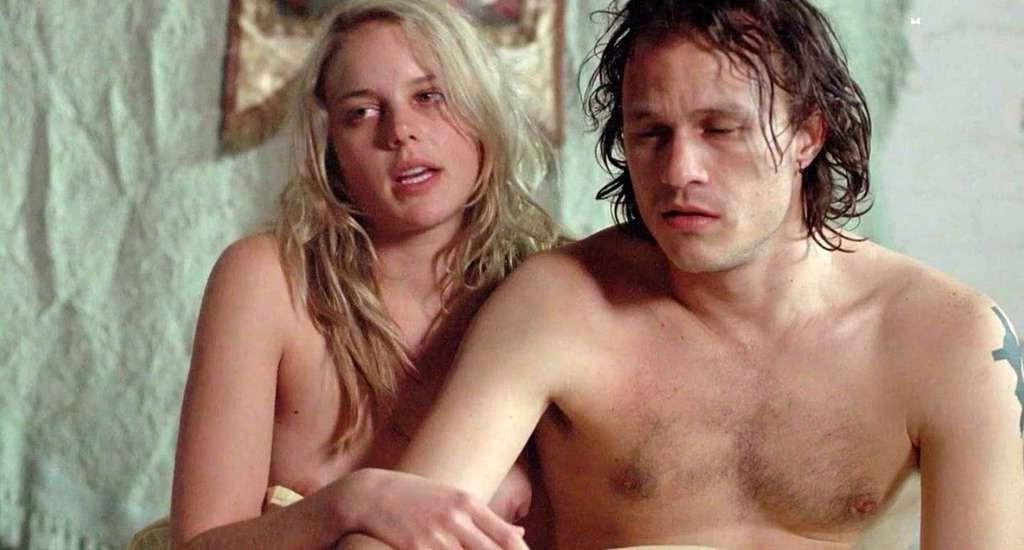 10P Abbie Cornish exposing her nice big tits and with guy nude in bathroom